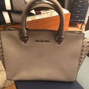 Michael Kors gray handbag